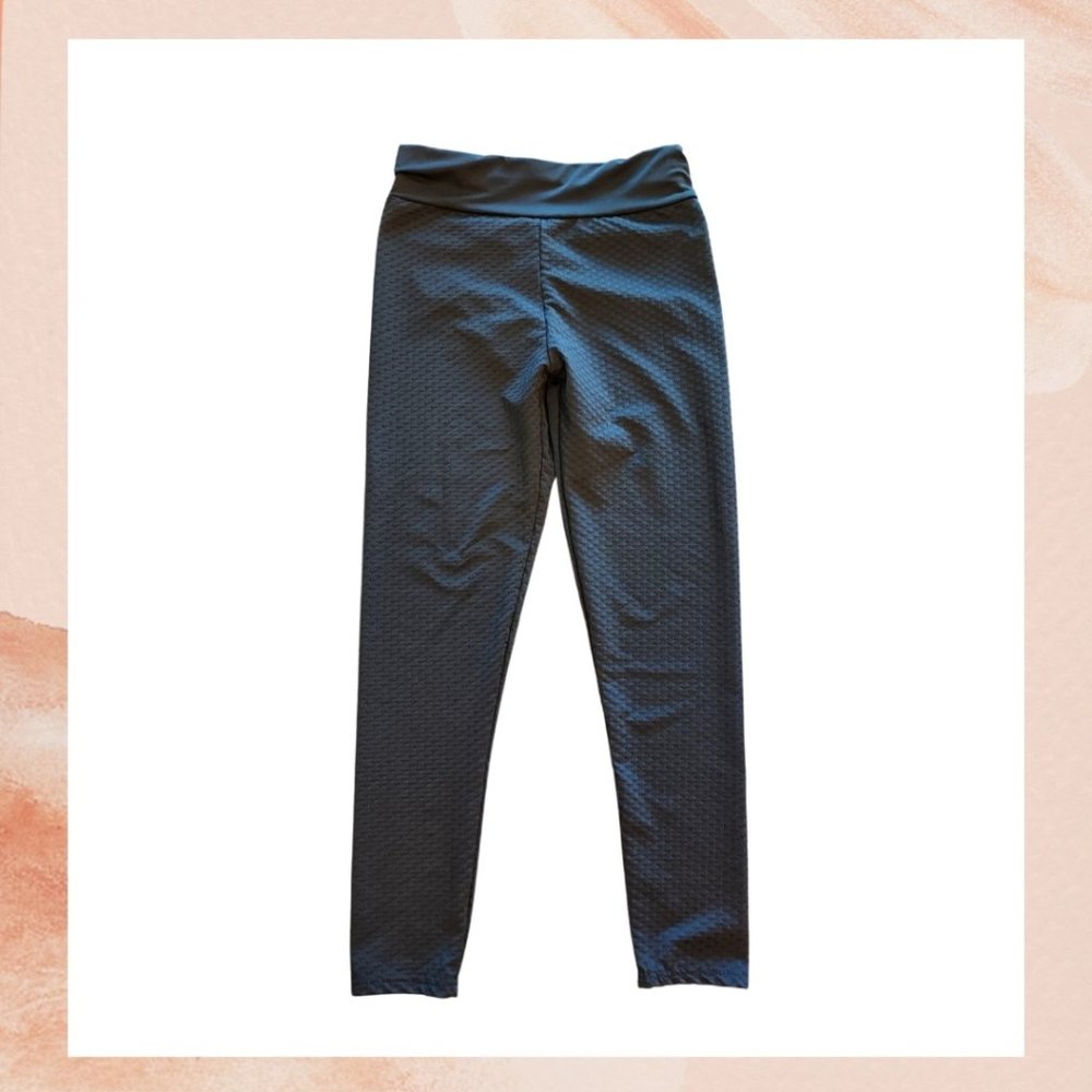 NWOT Black Cropped Tik-Tok Leggings